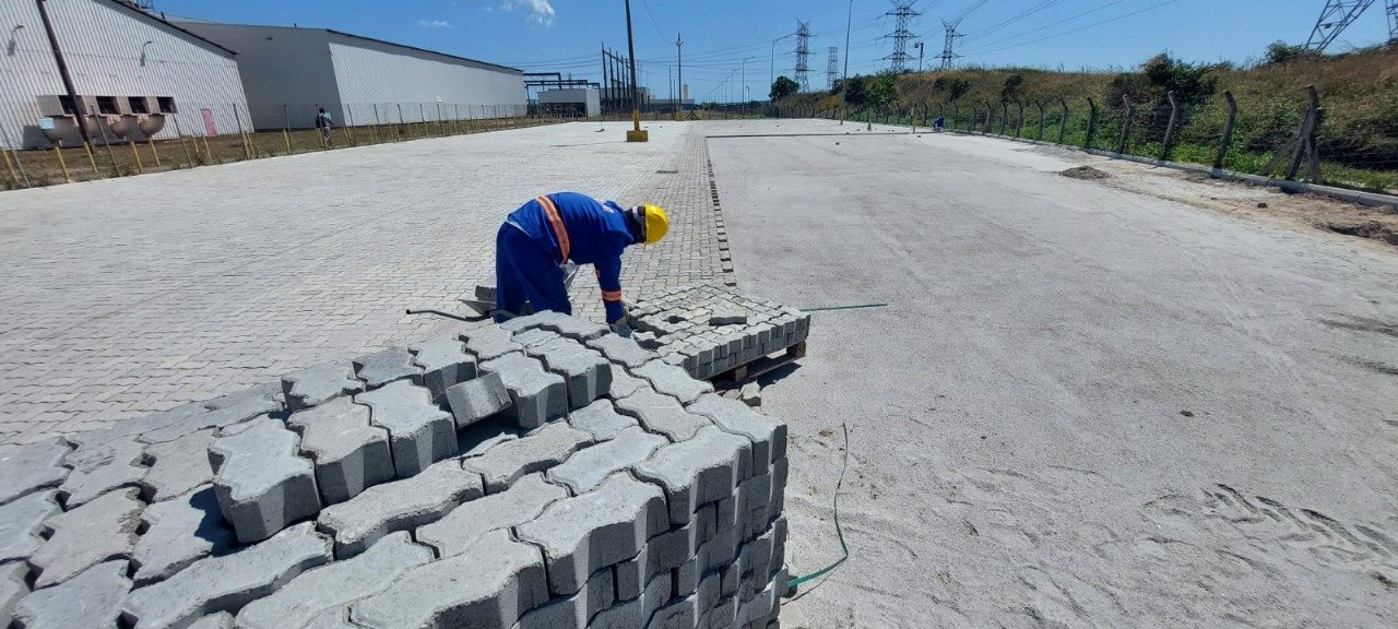 Execução de pavimentação acompanhada pela engenharia em obra