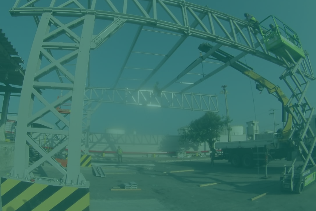 Montagem de estrutura metálica acompanhada pela Saniz Engenharia
